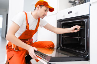 Oven Repair Abu Dhabi. Expert Technicians Working Photo